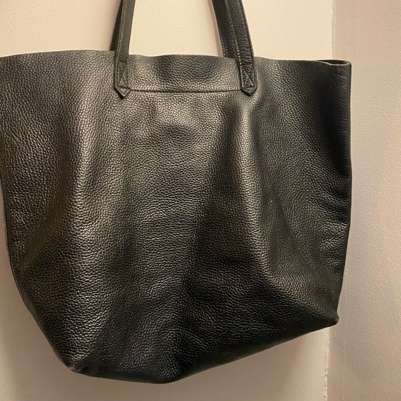Cuyana black classic pebbled leather tote - Picture 3 of 5